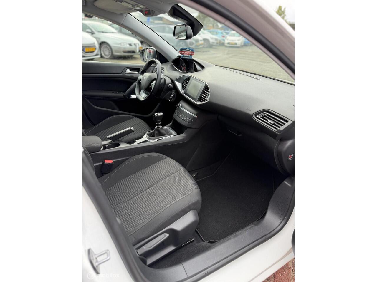 Peugeot 308 1.2 PureTech Blue Lease Executive APPLE CARPLAY!