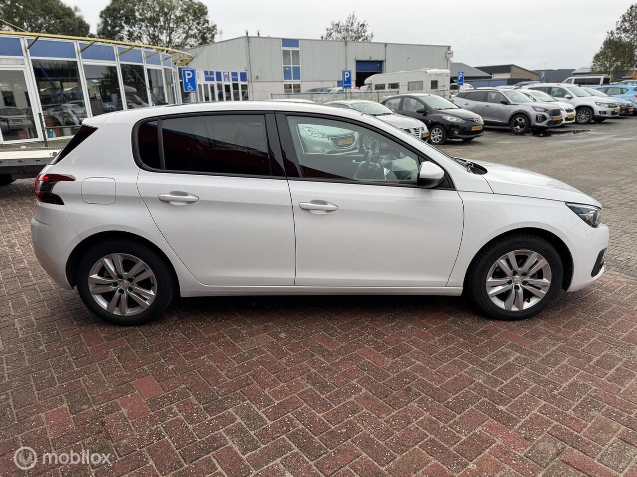 Peugeot 308 1.2 PureTech Blue Lease Executive APPLE CARPLAY!