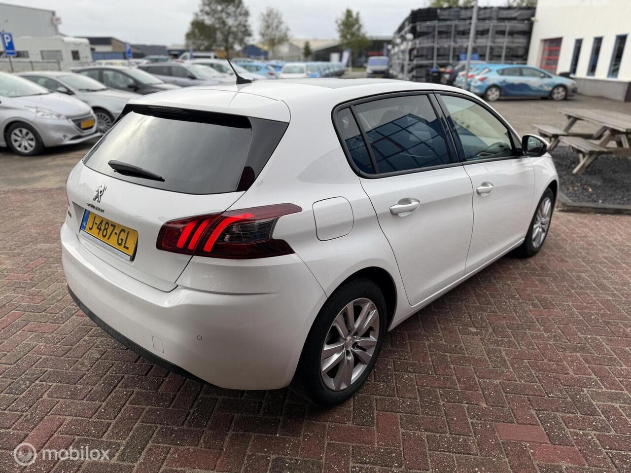 Peugeot 308 1.2 PureTech Blue Lease Executive APPLE CARPLAY!