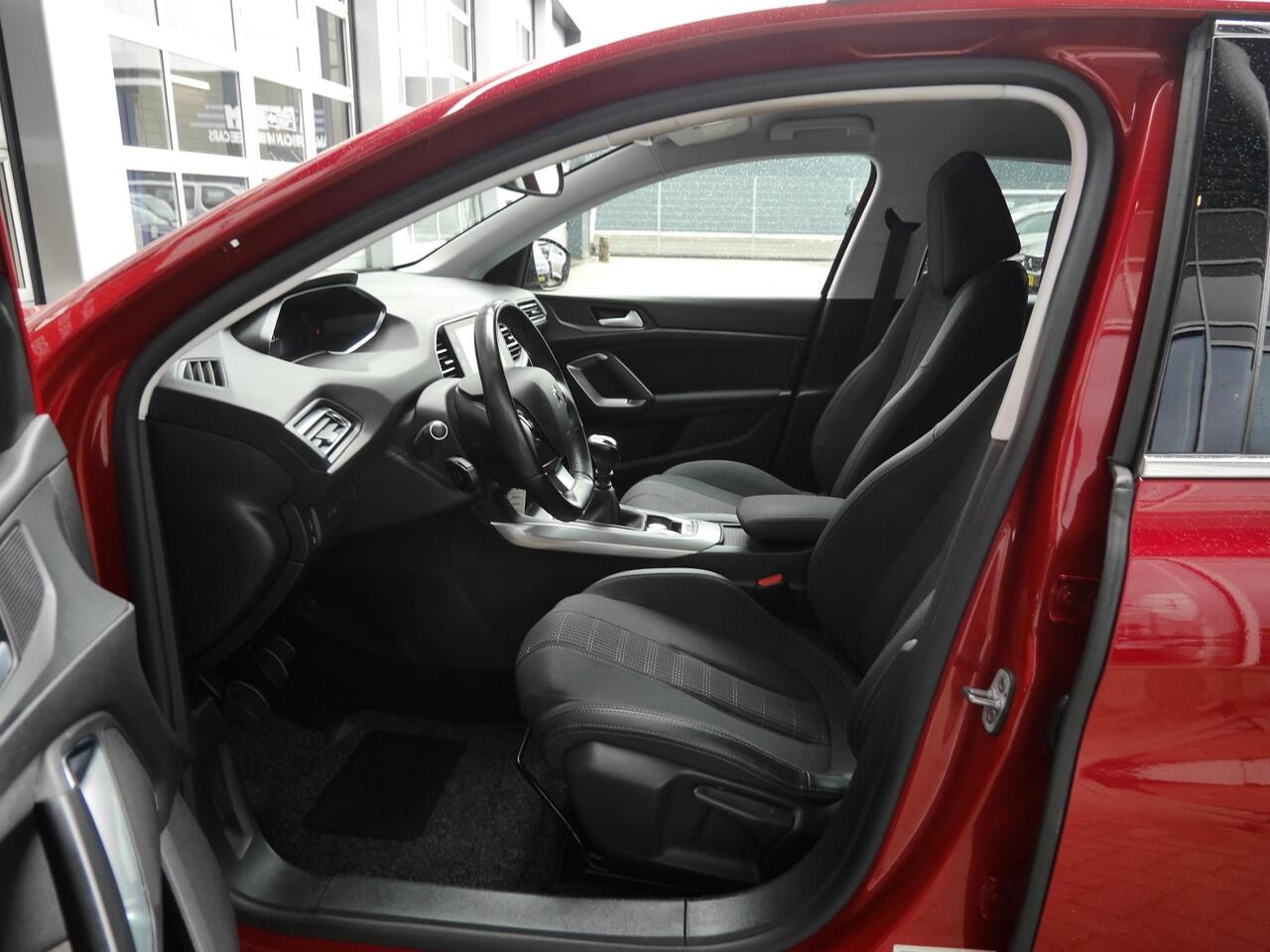 Peugeot 308 SW 1.2 110PK PureTech Blue Lease Allure | Camera | Adaptive Cruise control | Parkeersensoren v+a | Navigatie | Getint glas