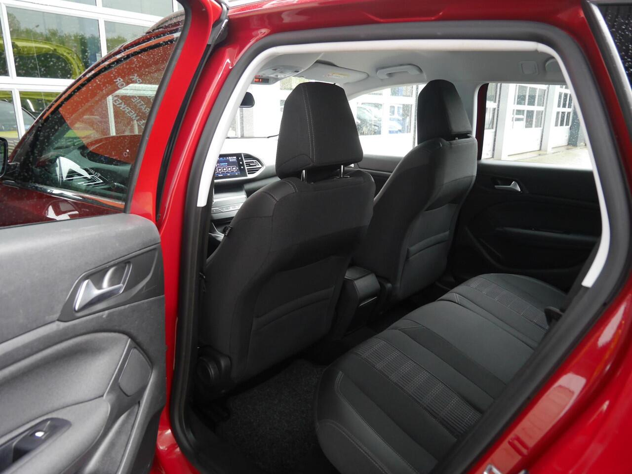 Peugeot 308 SW 1.2 110PK PureTech Blue Lease Allure | Camera | Adaptive Cruise control | Parkeersensoren v+a | Navigatie | Getint glas