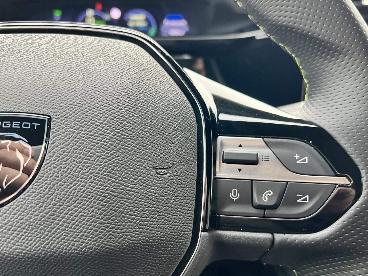 Peugeot 308 1.6 Hybrid 225 GT Automaat Plug-In Hybride / Trekgewicht 1500 kg / Climate control / Leder Alcantara / Drive Assist pakket / Adaptief cruise control / Dode hoek detectie / Keyless / Camera 360° / Parkeersensoren / LED / Navigatie i-Connected Advanced / 