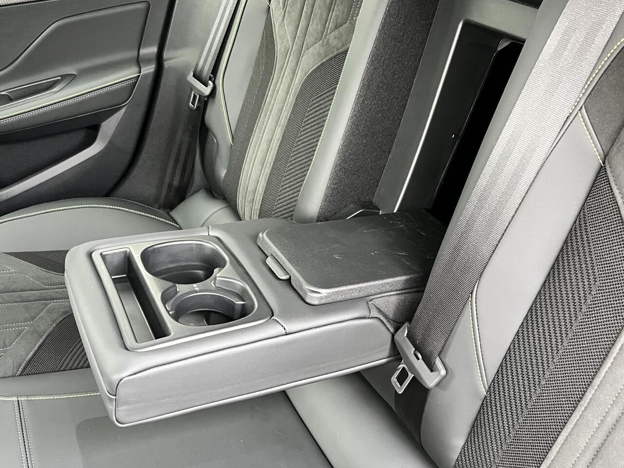 Peugeot 308 1.6 Hybrid 225 GT Automaat Plug-In Hybride / Trekgewicht 1500 kg / Climate control / Leder Alcantara / Drive Assist pakket / Adaptief cruise control / Dode hoek detectie / Keyless / Camera 360° / Parkeersensoren / LED / Navigatie i-Connected Advanced / 