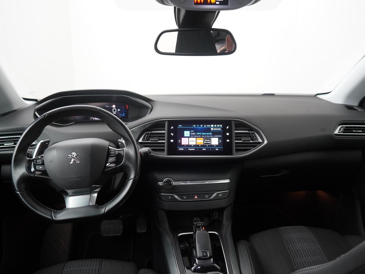 Peugeot 308 1.2 PureTech Allure Avantage - Automaat - Navigatie - Apple Carplay & Android Auto