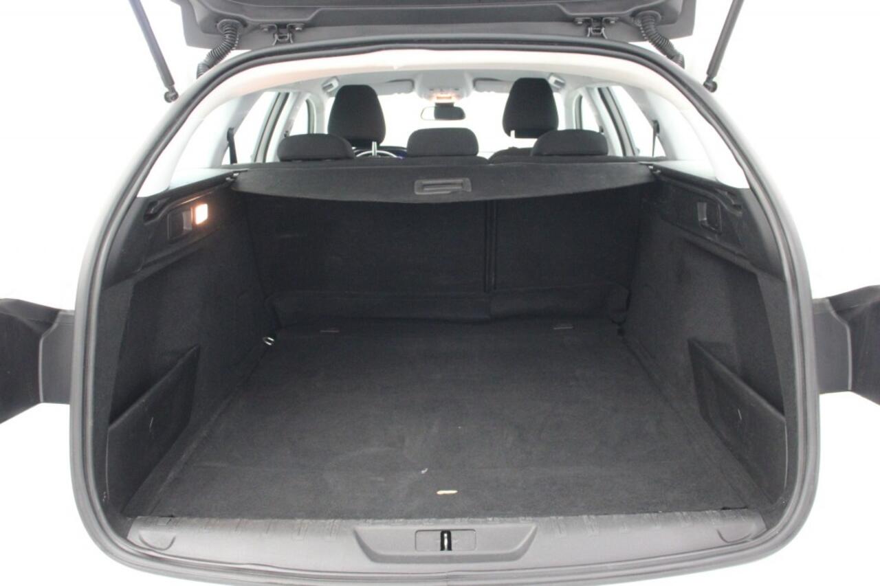 Peugeot 308 SW 1.2 PureTech Active - Digitaal Cockpit, Carplay, Camera, Trekhaak, PDC