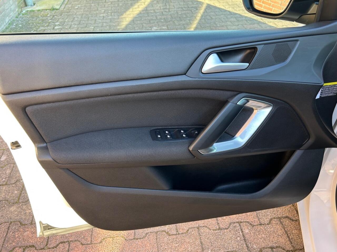 Peugeot 308 PEUGEOT 308 SW1.2 PURETECH ALLURE 130PK ORIGINEEL NL AUTO