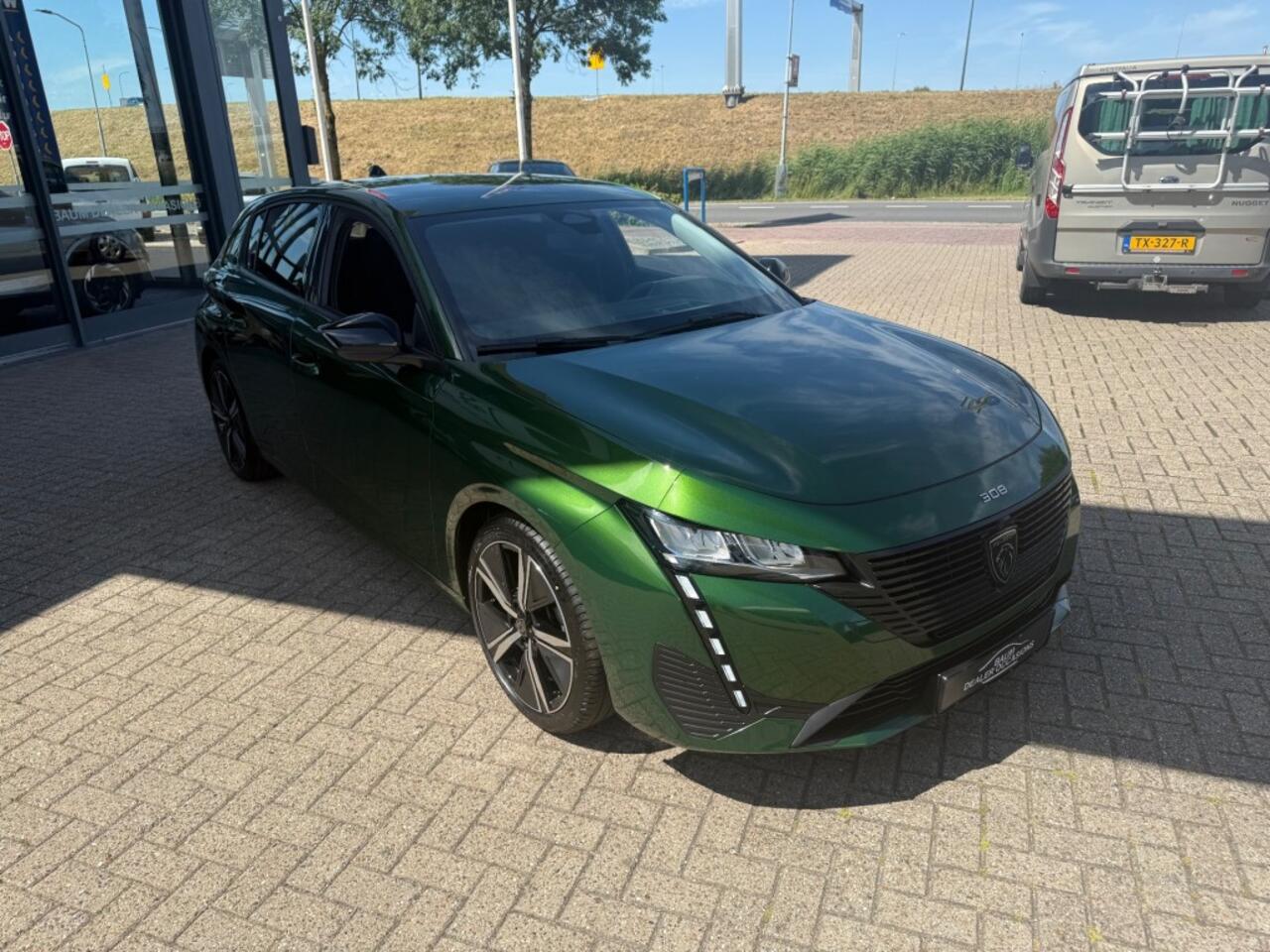 Peugeot 308 1.2 ACTIVE OLIVE BUSINESS AUTOMAAT AIRCO NAVI PDC.