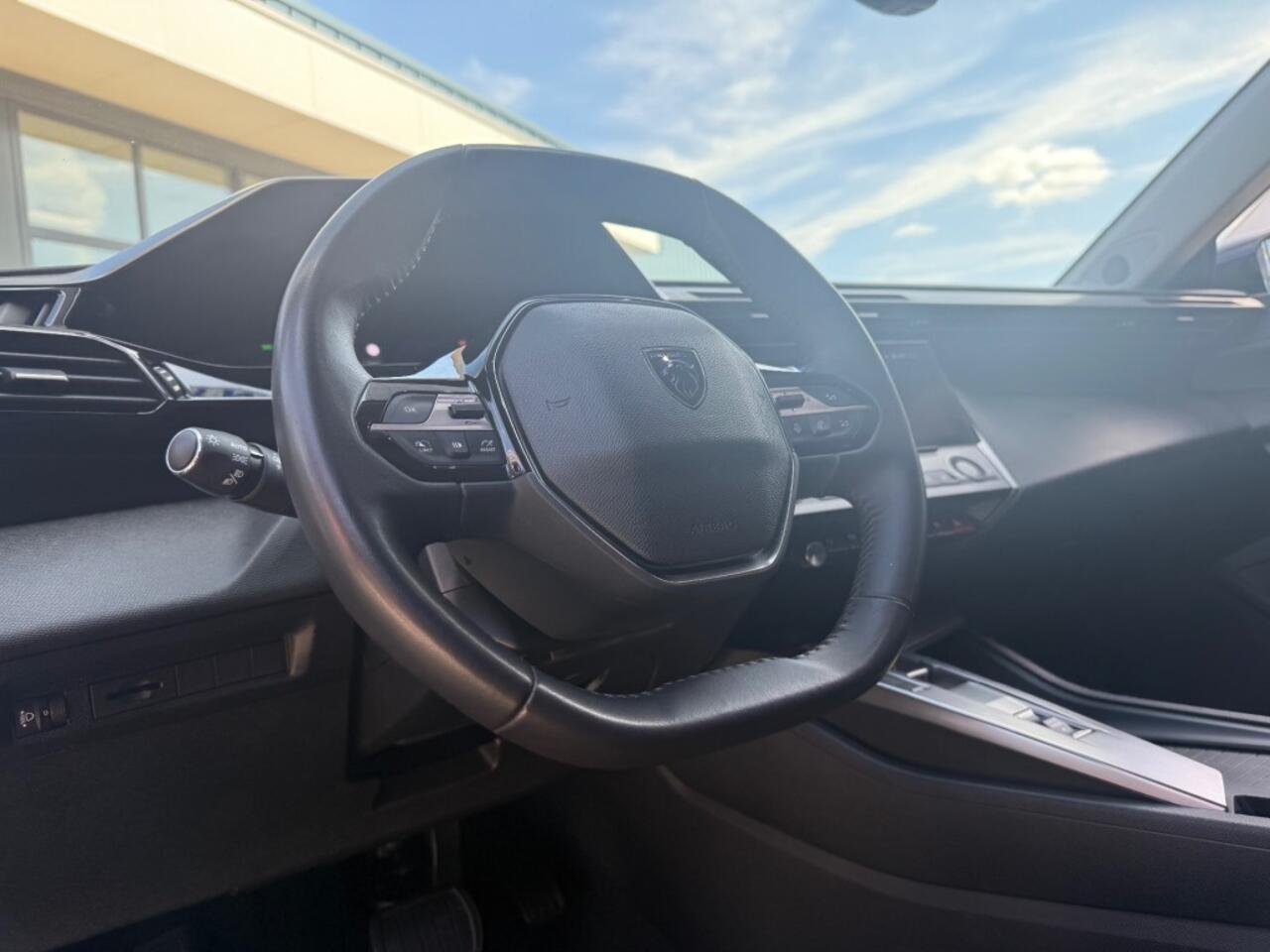 Peugeot 308 1.2 ACTIVE OLIVE BUSINESS AUTOMAAT AIRCO NAVI PDC.