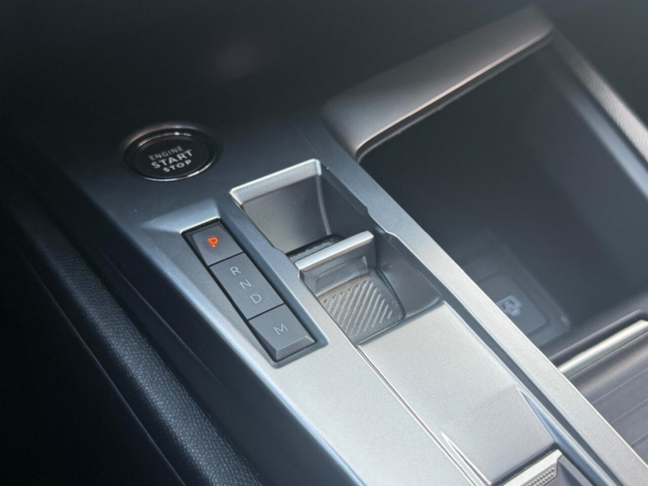 Peugeot 308 1.2 ACTIVE OLIVE BUSINESS AUTOMAAT AIRCO NAVI PDC.