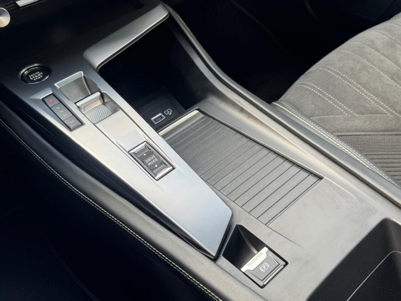 Peugeot 308 1.2 PURETECH AUT. GT NAVI PANO-DAK CAMERA CARPLAY AIRCO LMV PDC