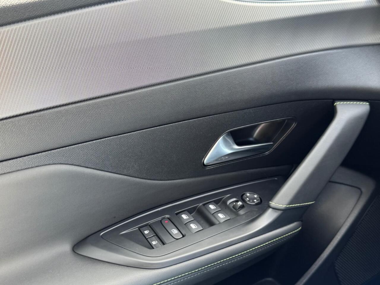 Peugeot 308 1.2 PURETECH AUT. GT NAVI PANO-DAK CAMERA CARPLAY AIRCO LMV PDC