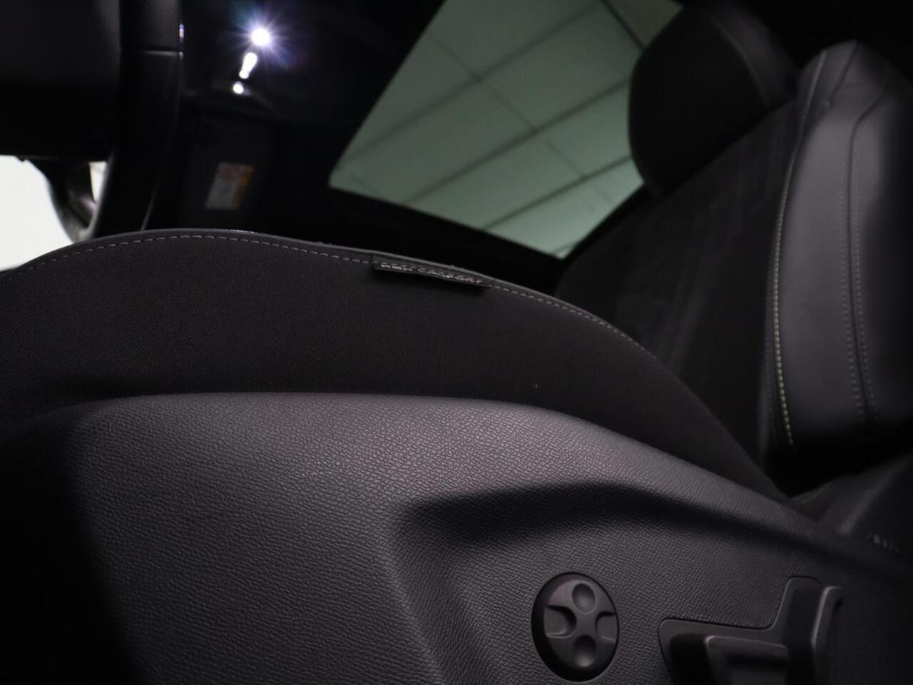 Peugeot 308 1.6 PHEV 225 GT | Panoramadak | Stoelverwarming | 360 Camera | Focal Sound | Adaptive cruise | Matrix LED | Keyless | Carplay | Navigatie | Leder/Alcantara | Dodehoek detectie | Plug In