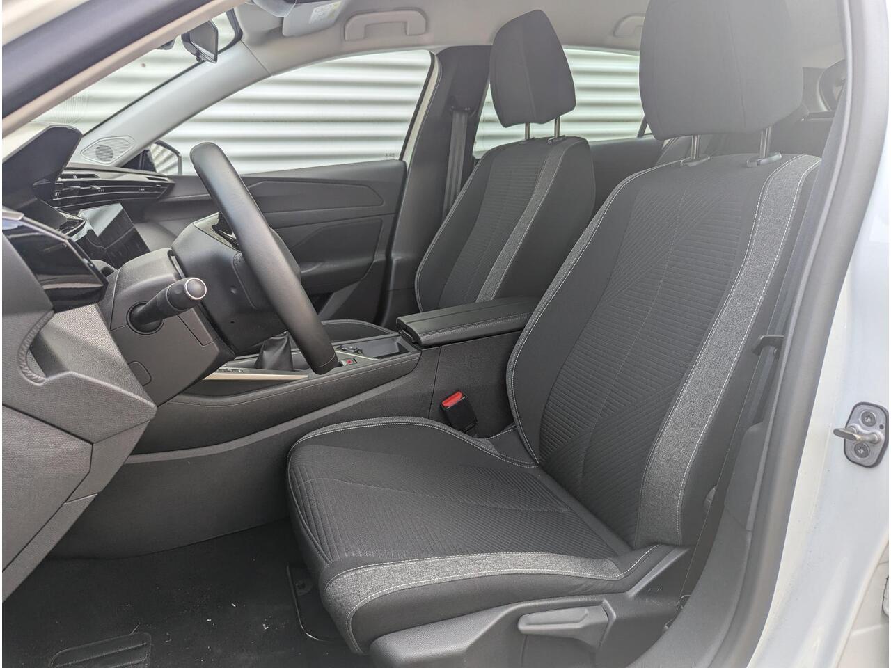 Peugeot 308 Active Pack Business 1.2 Turbo 130pk | NAVI | PARKEERHULP | LM-VELGEN | DAB+ | ACTIVE SAFETY BRAKE PLUS | CLIMA | CRUISE CONTROL |