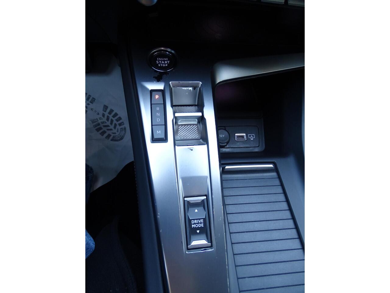 Peugeot 308 1.2 PureTech Allure Pack Business AUTOMAAT| MULTIMEDIA| NAVIGATIE| CAMERA| AIRCO/ECC| CRUISECONTROL| PARKEERSENSOREN