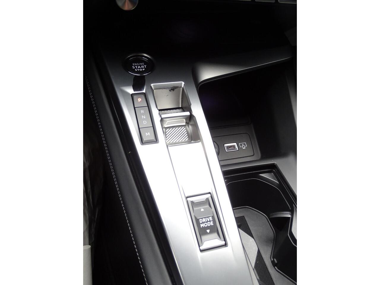 Peugeot 308 1.2 PureTech Allure Pack Business AUTOMAAT| NAVIGATIE| MULTIMEDIA| DODE HOEK DETECTIE| AIRCO/ECC| CRUISECONTROL| PARKEERSENSOREN | ACHTERUIT RIJ CAMERA |