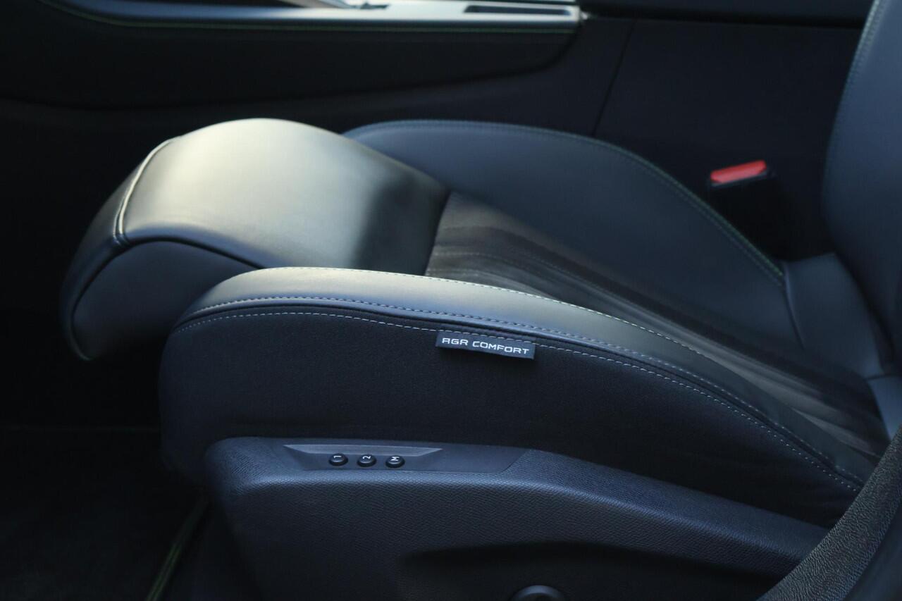 Peugeot 308 SW 1.6 HYbrid 180 GT Pack Business / Pano / Camera / Carplay