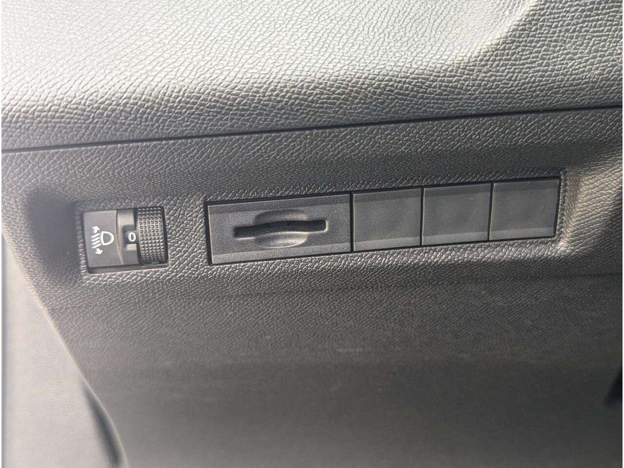 Peugeot 308 Active Pack Business 1.2 Turbo 130pk | NAVI | PARKEERHULP | LM-VELGEN | DAB+ | ACTIVE SAFETY BRAKE PLUS | CLIMA | CRUISE CONTROL |