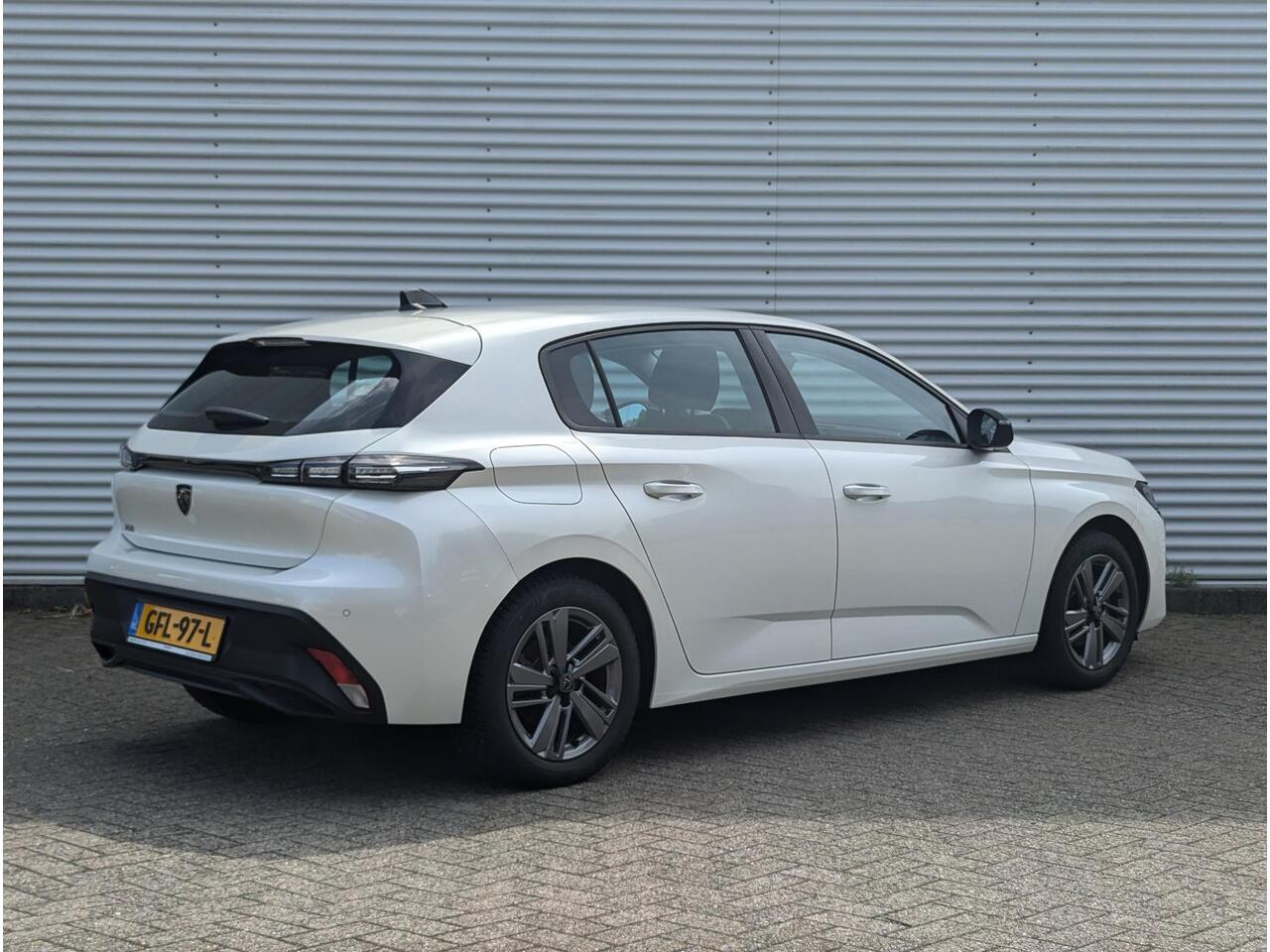 Peugeot 308 Active Pack Business 1.2 Turbo 130pk | NAVI | PARKEERHULP | LM-VELGEN | DAB+ | ACTIVE SAFETY BRAKE PLUS | CLIMA | CRUISE CONTROL |