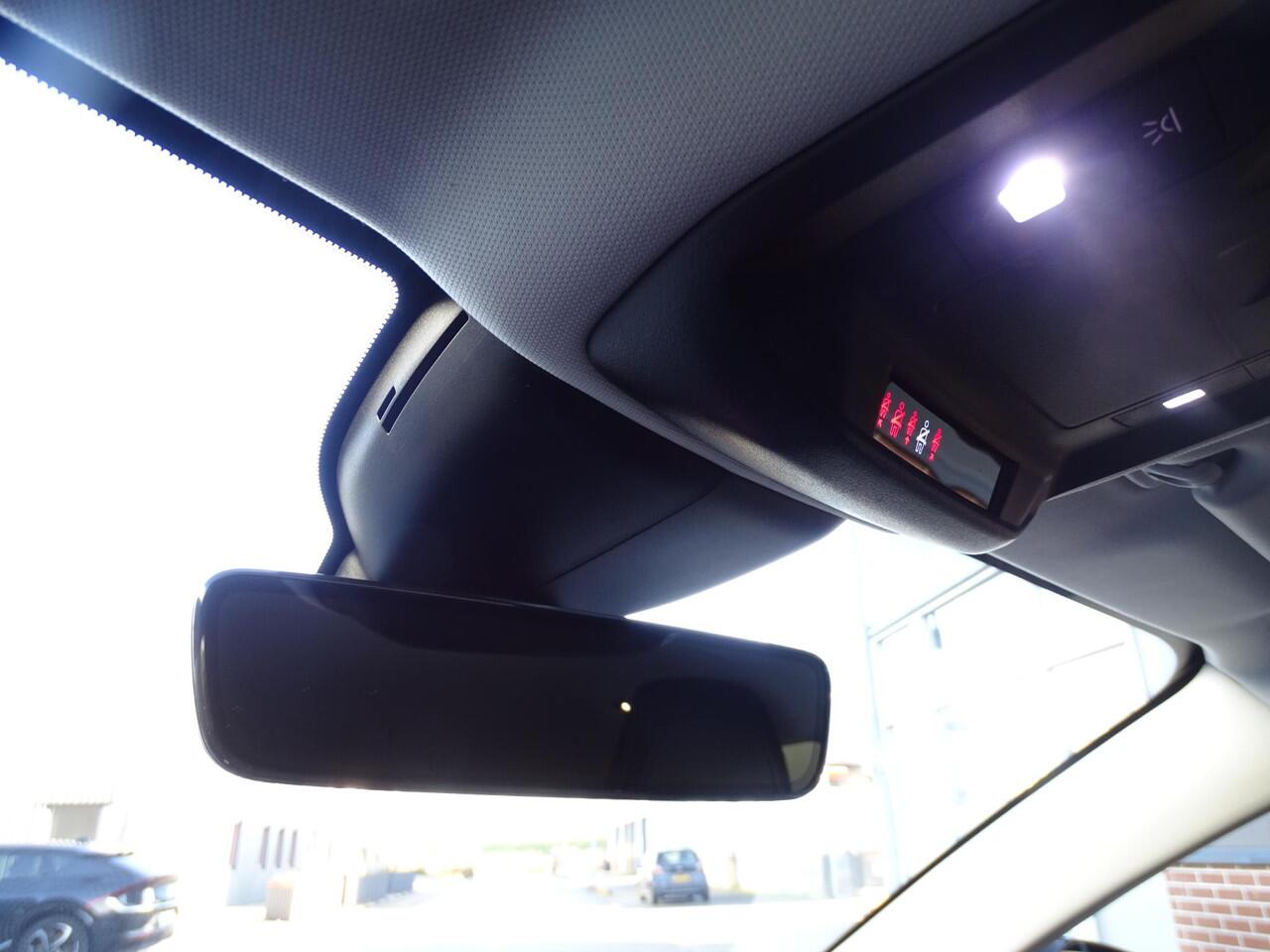 Peugeot 308 1.2 PureTech Allure Pack Business AUTOMAAT| MULTIMEDIA| NAVIGATIE| CAMERA| AIRCO/ECC| CRUISECONTROL| PARKEERSENSOREN