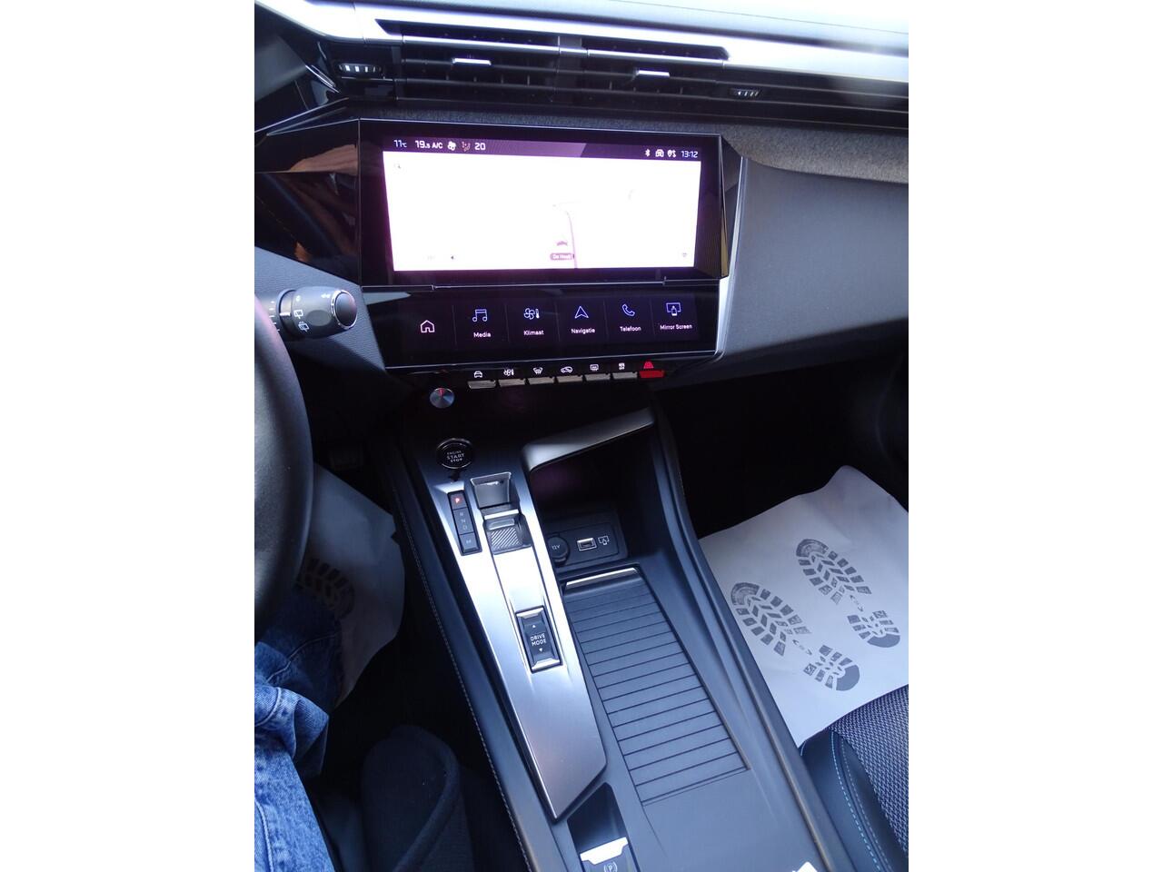 Peugeot 308 1.2 PureTech Allure Pack Business AUTOMAAT| MULTIMEDIA| NAVIGATIE| CAMERA| AIRCO/ECC| CRUISECONTROL| PARKEERSENSOREN