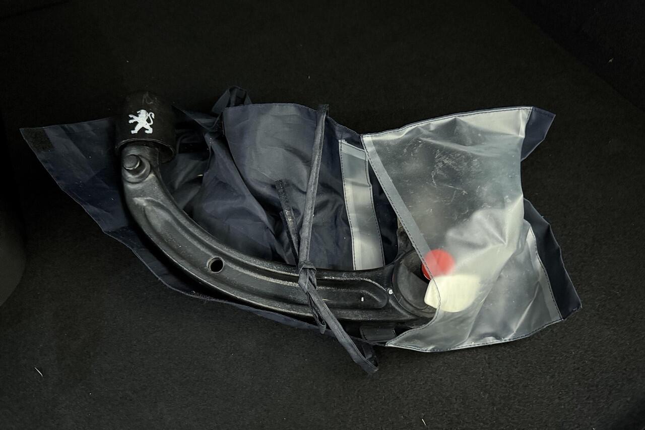 Peugeot 308 1.6 Plug-in Hybrid 225 GT Automaat | Navigatie | Trekhaak Afneembaar | Panoramadak | Lederen Bekleding | Stoel - Stuurverwarming | Cruise Control Adaptief