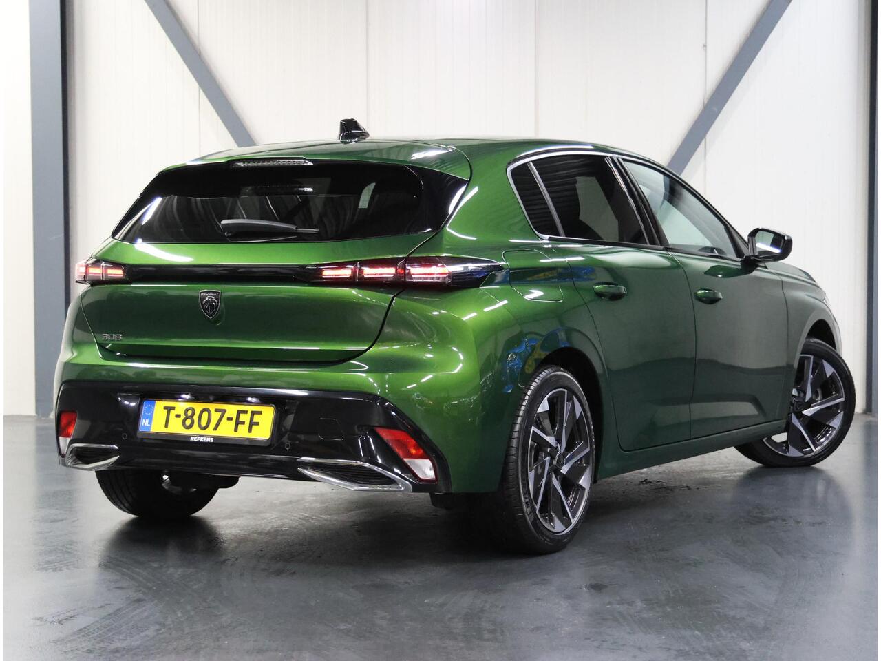 Peugeot 308 130PK Allure | AppleCarPlay/AndroidAuto | Adaptive Cruise Control | LEER/Stof | Camera | Keyless | LED lampen | Navigatie | 17"LMV | Armsteun | Keyless | Privacy Glass | Isofix |