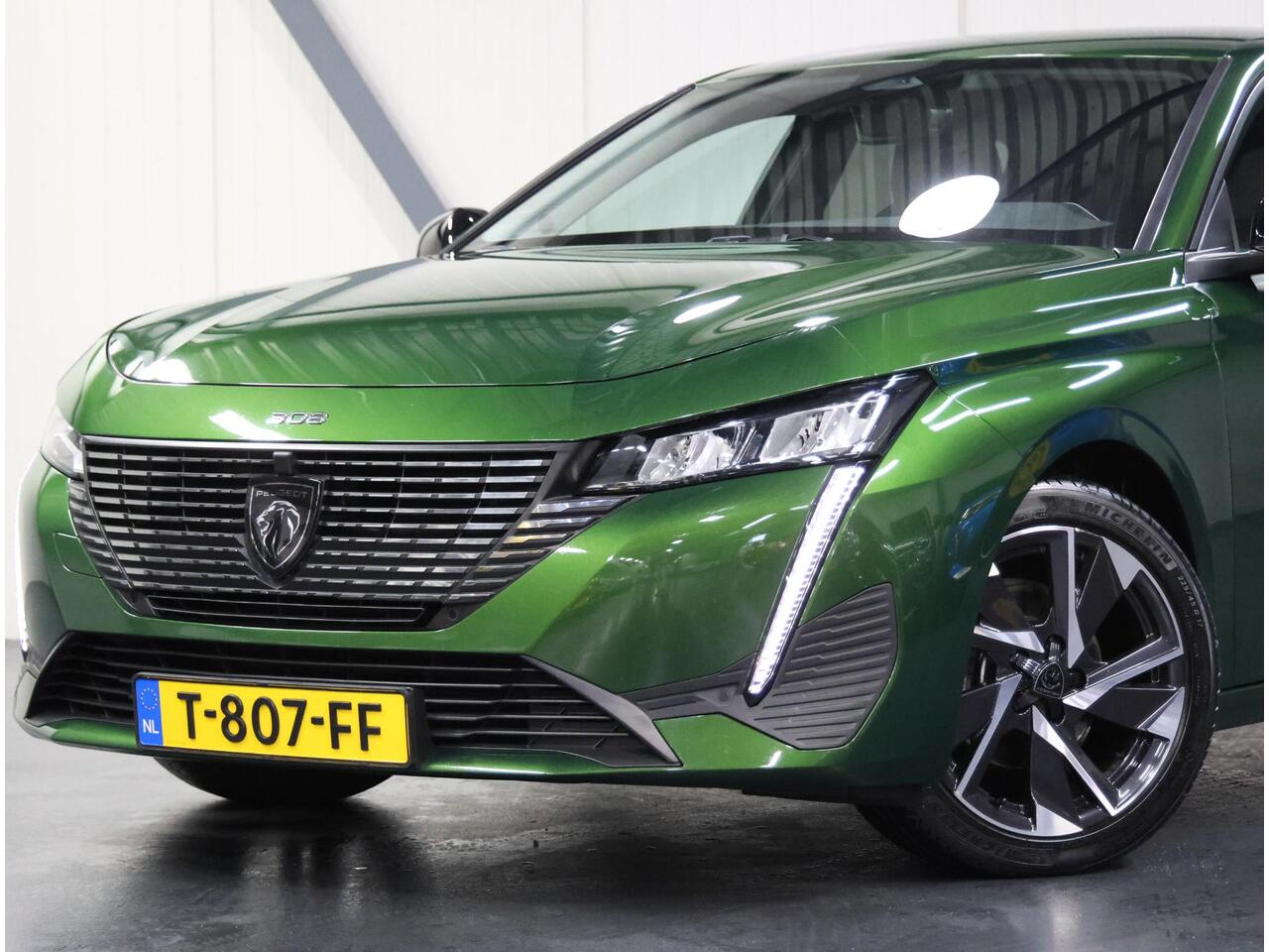 Peugeot 308 130PK Allure | AppleCarPlay/AndroidAuto | Adaptive Cruise Control | LEER/Stof | Camera | Keyless | LED lampen | Navigatie | 17"LMV | Armsteun | Keyless | Privacy Glass | Isofix |