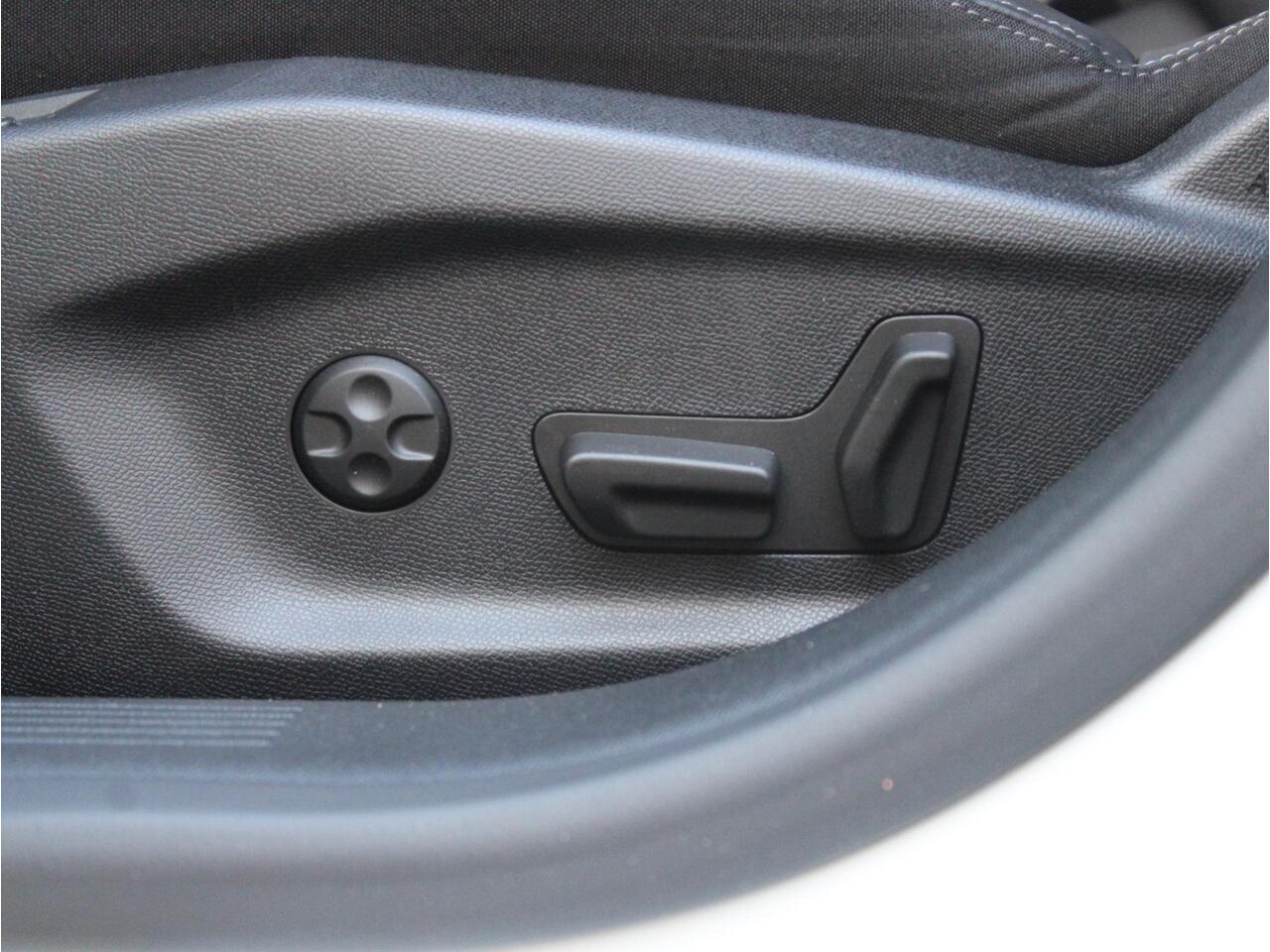 Peugeot 308 1.2 PT GT | Automaat | 360° Camera / Navi / Trekhaak / Climate