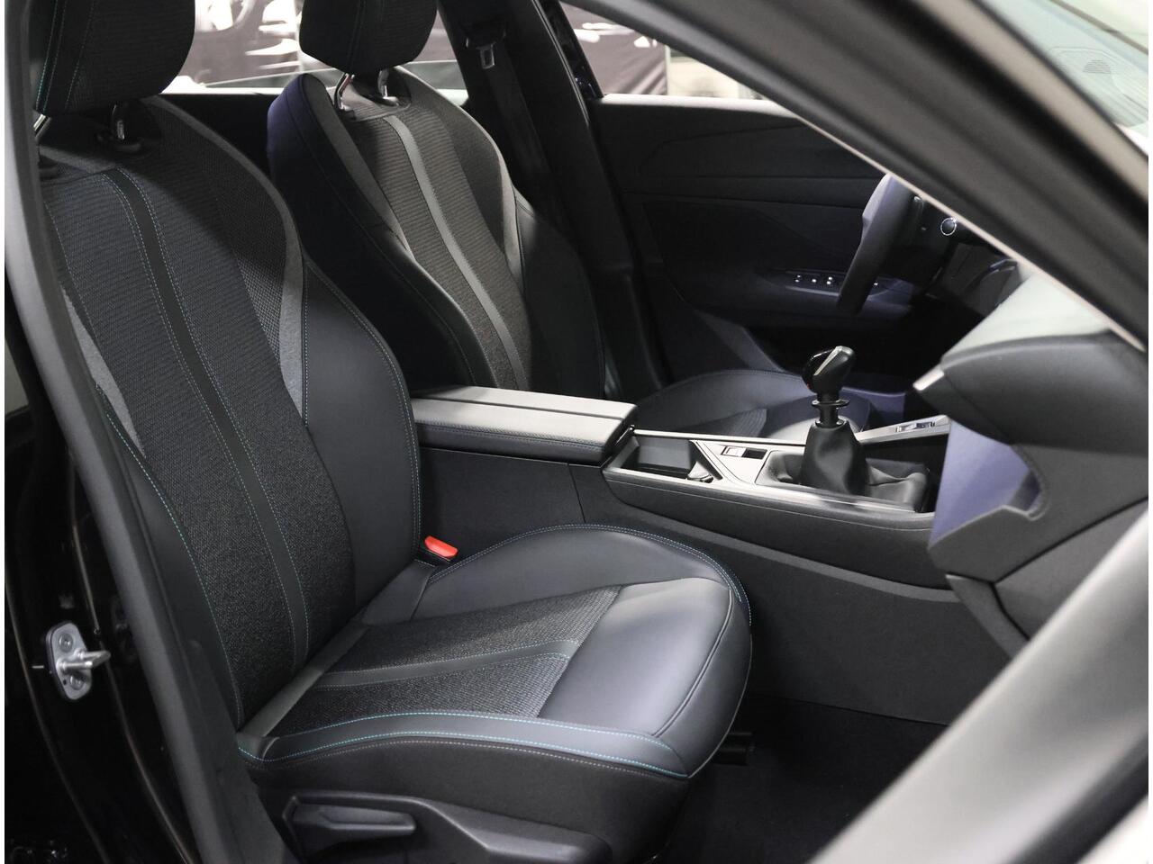 Peugeot 308 SW 110PK Active Pack | 1ste eigenaar | AppleCarPlay/AndroidAuto | LEER/Stof | Stoelverwarming | Climate Control | Cruise Control | Navigatie | Keyless | Privacy Glass | Isofix | Parkeersensoren |