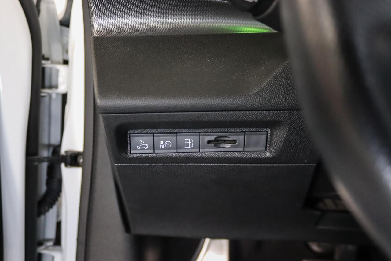 Peugeot 308 1.6 Plug-in Hybrid 180 GT-Line 360camera, DAB, Alcantara, Apple Carplay/Android Auto,