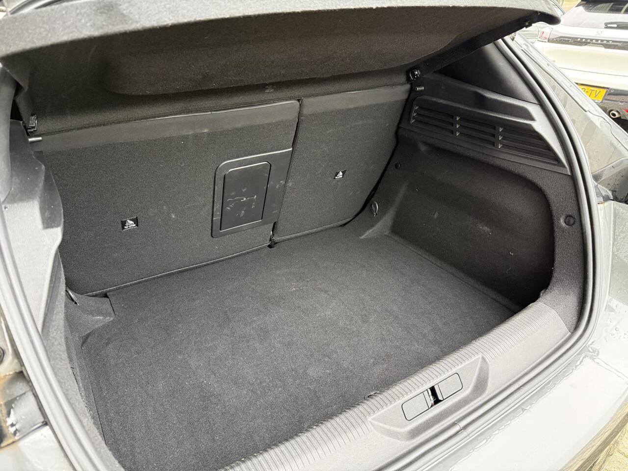 Peugeot 308 1.2T 130pk Allure | Achteruitrijcamera | Apple carplay | Navigatiesysteem | Parkeersensoren voor en achter | Electronic climate control