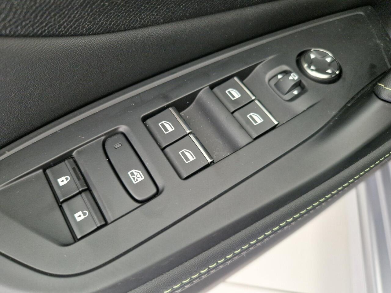 Peugeot 308 SW 1.2 Turbo 130pk automaat GT Pack Business Navigatie | Elektrisch verstelbare bestuurdersstoel | Stoelverwarming | Stuurwielverwarming