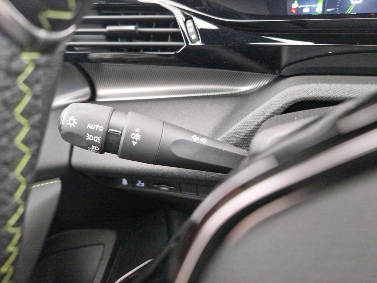 Peugeot 308 SW 1.2 Turbo 130pk automaat GT Pack Business Navigatie | Elektrisch verstelbare bestuurdersstoel | Stoelverwarming | Stuurwielverwarming