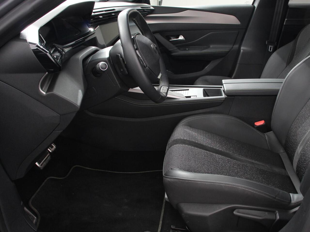 Peugeot 308 1.2 PureTech GT Climate control Adaptive cruise control Parkeersensoren Achteruitrijcamera Navigatie LED Apple Carplay/ Android Auto