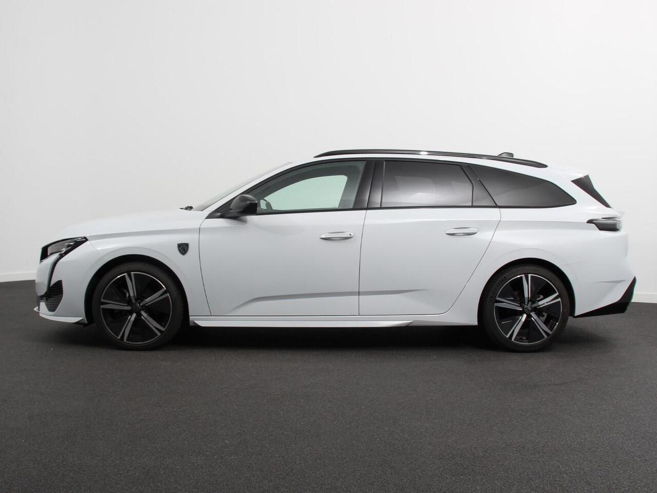 Peugeot 308 1.2 PureTech GT Climate control Adaptive cruise control Parkeersensoren Achteruitrijcamera Navigatie Voorstoelen verwarmd LED Apple Carplay/ Android Auto