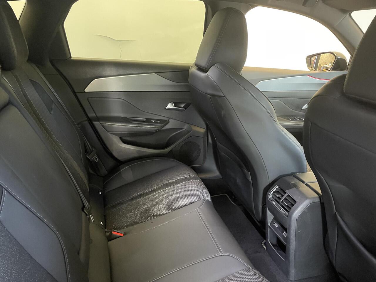 Peugeot 308 1.2 PureTech GT | DEMO |Climate control Adaptive cruise control Parkeersensoren Achteruitrijcamera Navigatie LED Apple Carplay/ Android Auto