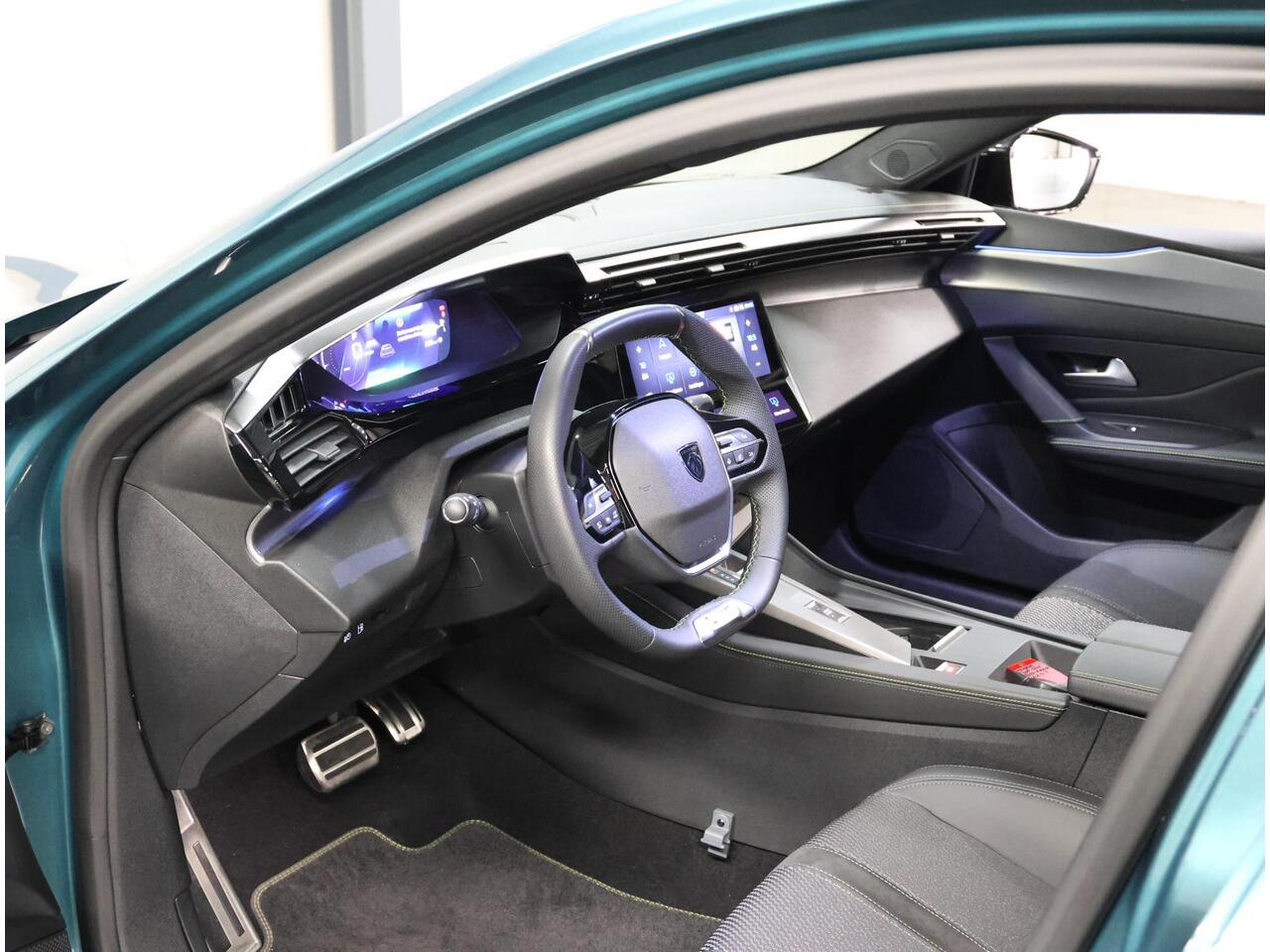 Peugeot 308 SW 1.6 Plug-in Hybrid 180PK GT | AppleCarPlay/AndroidAuto | 18"LMV | Navigatie | Adaptive Cruise Control | Climate Control | 360'Camera | Keyless entry | Privacy Glass | Isofix | Elektrische AchterKlep