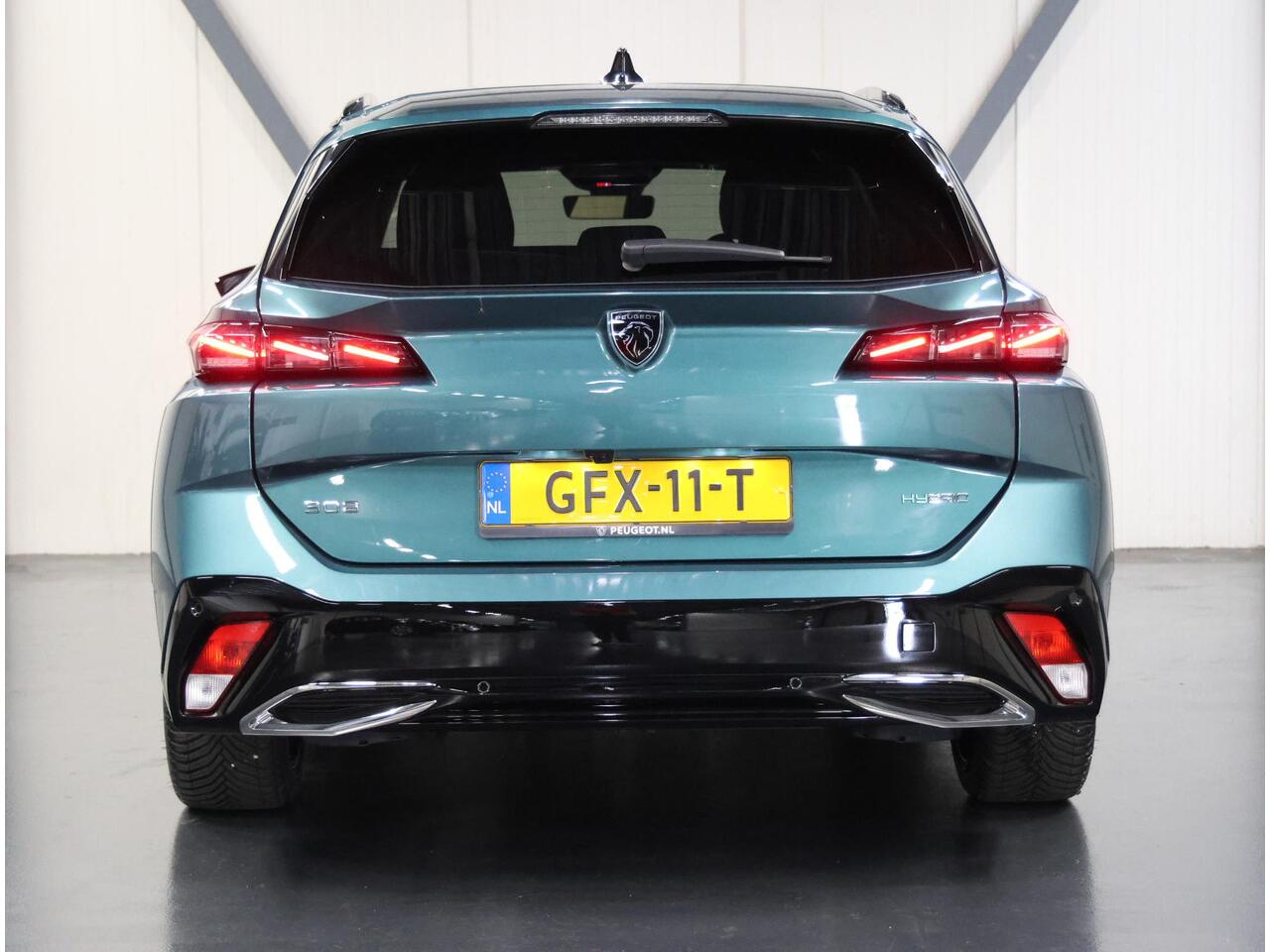 Peugeot 308 SW 1.6 Plug-in Hybrid 180PK GT | AppleCarPlay/AndroidAuto | 18"LMV | Navigatie | Adaptive Cruise Control | Climate Control | 360'Camera | Keyless entry | Privacy Glass | Isofix | Elektrische AchterKlep