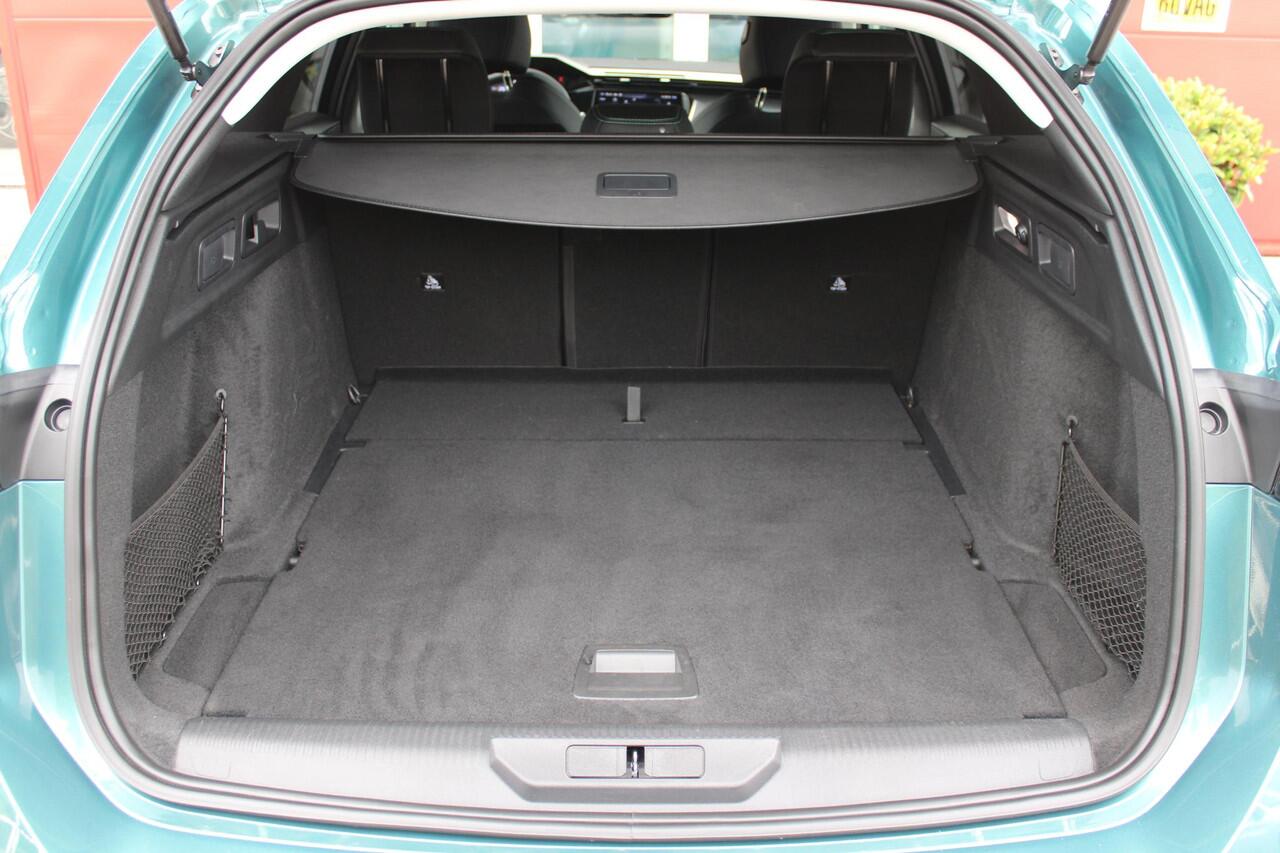 Peugeot 308 SW 1.2 Hybrid 145PK e-DCS6 ALLURE | KEYLESS ENTRY/START | DRAADLOZE APPLE CARPLAY/ANDROID AUTO | NAVIGATIE | CLIMATE CONTROL | LICHTMETALEN VELGEN 17" | LED KOPLAMPEN | 360° CAMERA | ADAPTIVE CRUISE CONTROL | DODEHOEK DETCTIE | DRAADLOZE TELEFOONLADER |