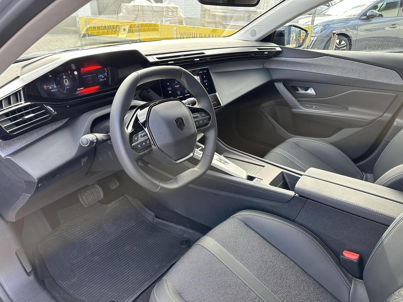 Peugeot 308 SW 1.2 Hybrid 145 PK Automaat Allure hybride Automaat | Navigatie | Climate Control | Adaptieve Cruise Control | Camera | Parkeersensoren | LED Verlichting | 17 Inch Lichtmetalen Velgen | Apple Carplay & Android Auto Draadloos | Zeer Ruime Stationwagen |