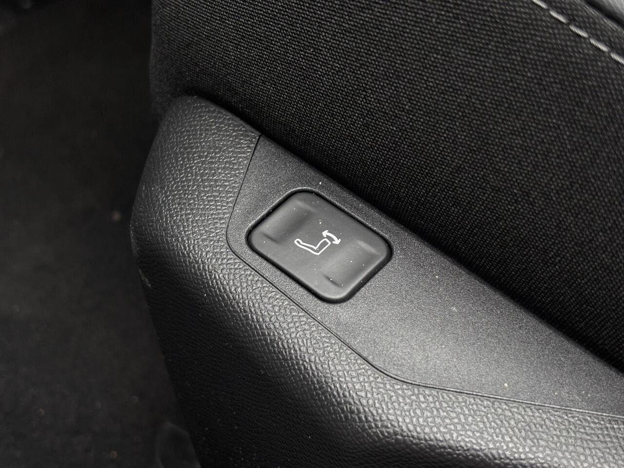 Peugeot 308 Allure 1.2 Turbo 130pk | NAVI | 360° CAMERA | AGR-STOEL | STOELVERW. | LM-VELGEN | KEYLESS ENTRY | DRAADLOZE TELEFOONLADER |