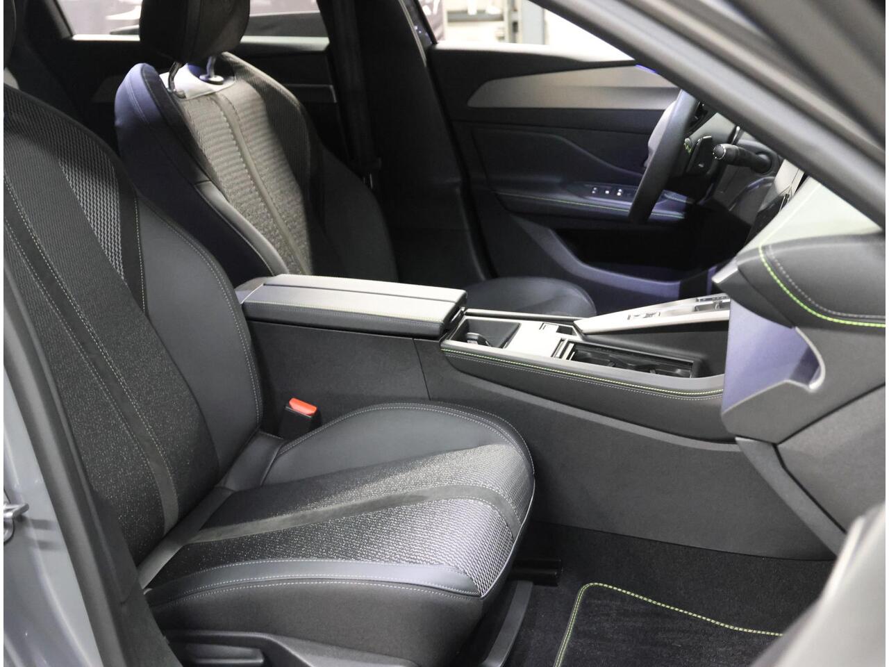 Peugeot 308 SW 1.6 180PK Plug-in Hybrid GT | Vision Pack | Electrische achterklep | AUTOMAAT | AppleCarPlay/AndroidAuto | 18"LMV | Navigatie | Adaptive Cruise Control | Climate Control | 360'Camera | Keyless | Privacy Glass | Isofix |