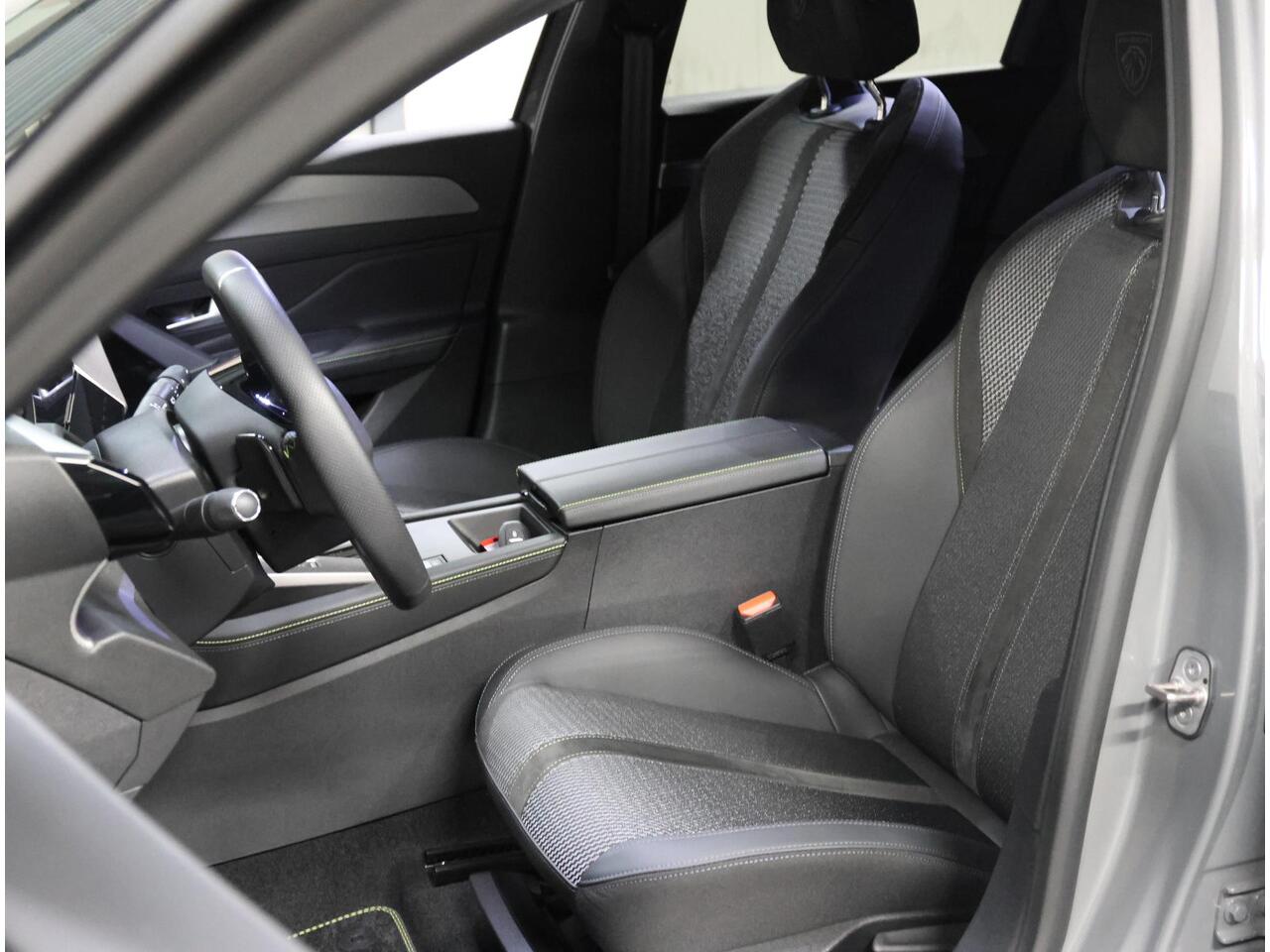 Peugeot 308 SW 1.6 180PK Plug-in Hybrid GT | Vision Pack | Electrische achterklep | AUTOMAAT | AppleCarPlay/AndroidAuto | 18"LMV | Navigatie | Adaptive Cruise Control | Climate Control | 360'Camera | Keyless | Privacy Glass | Isofix |