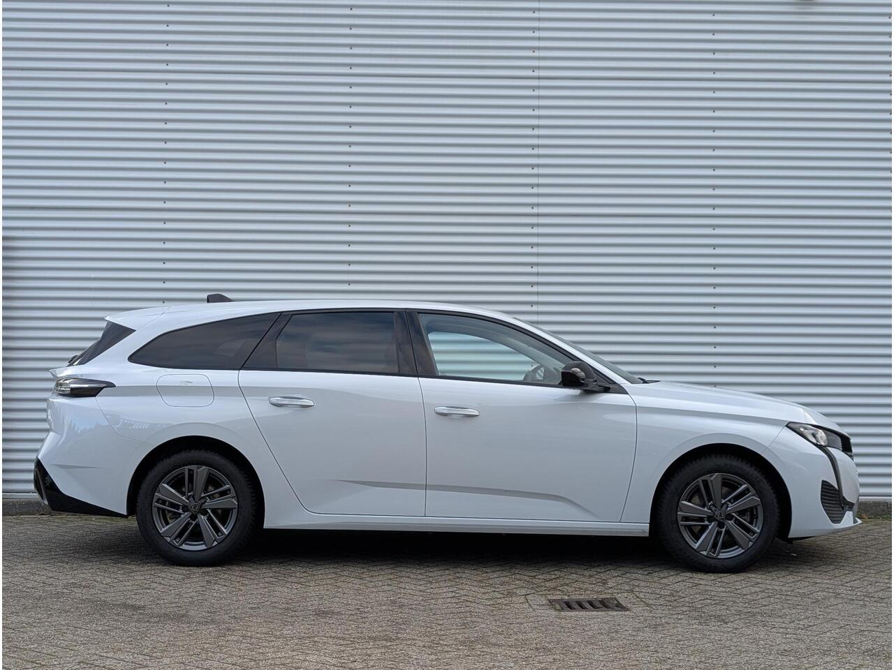 Peugeot 308 SW Allure Pack 1.2 Turbo 130pk | NAVI | 360° CAMERA | AGR-STOEL | STOELVERW. | DODEHOEKBEW. | LM-VELGEN | DRAADLOZE TELEFOONLADER | KEYLESS ENTRY