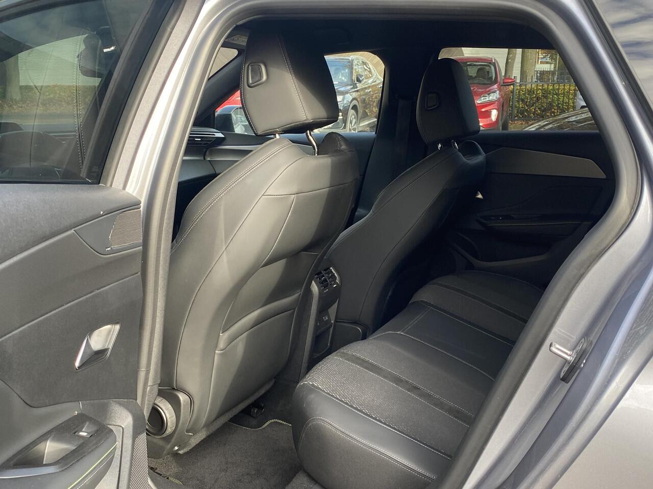 Peugeot 308 1.6 Plug-in Hybrid 225 GT VAN: ¤33.900,- VOOR: ¤29.877,- UW EINDEJAARSVOORDEEL: ¤4.023,- |FOCAL AUDIO | ELEK. ACHTERKLEP| ADAP. CRUISE| 360 CAMERA| DODE HOEK SENSOR|