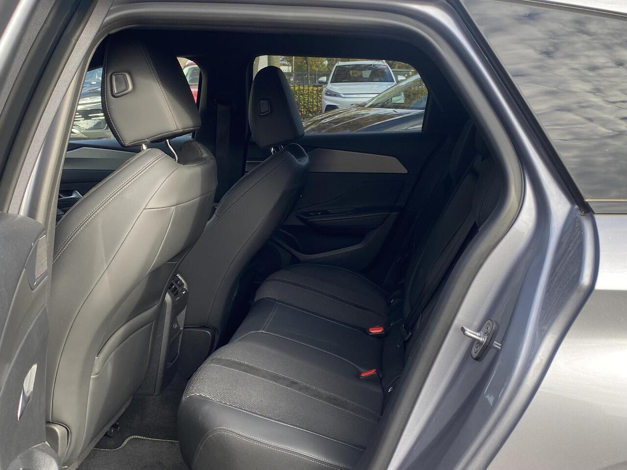 Peugeot 308 1.6 Plug-in Hybrid 225 GT VAN: ¤33.900,- VOOR: ¤29.877,- UW EINDEJAARSVOORDEEL: ¤4.023,- |FOCAL AUDIO | ELEK. ACHTERKLEP| ADAP. CRUISE| 360 CAMERA| DODE HOEK SENSOR|