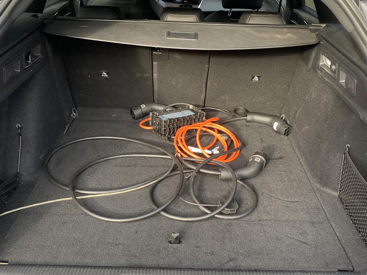 Peugeot 308 1.6 Plug-in Hybrid 225 GT VAN: ¤33.900,- VOOR: ¤29.877,- UW EINDEJAARSVOORDEEL: ¤4.023,- |FOCAL AUDIO | ELEK. ACHTERKLEP| ADAP. CRUISE| 360 CAMERA| DODE HOEK SENSOR|