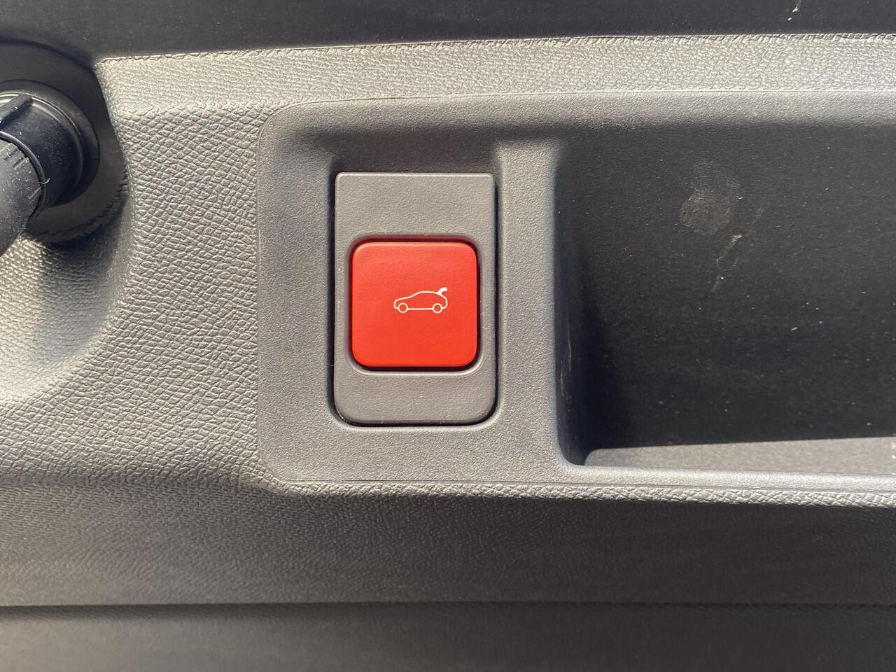 Peugeot 308 1.6 Plug-in Hybrid 225 GT VAN: ¤33.900,- VOOR: ¤29.877,- UW EINDEJAARSVOORDEEL: ¤4.023,- |FOCAL AUDIO | ELEK. ACHTERKLEP| ADAP. CRUISE| 360 CAMERA| DODE HOEK SENSOR|