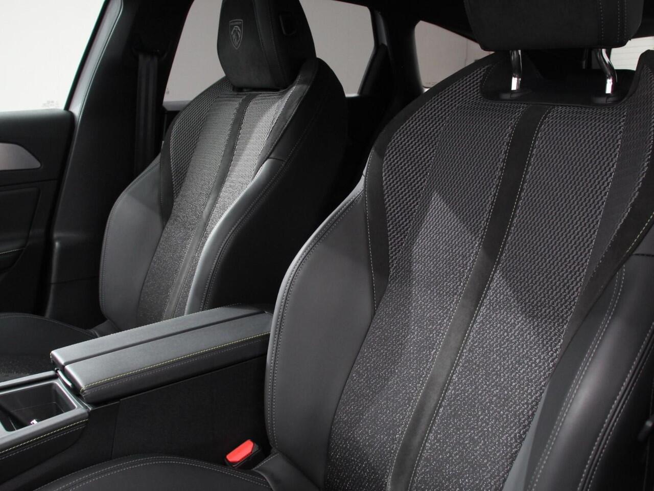 Peugeot 308 1.2 PureTech 130pk Automaat GT Climate control Adaptive cruise control Parkeersensoren Achteruitrijcamera Navigatie Voorstoelen verwarmd LED Apple Carplay/ Android Auto