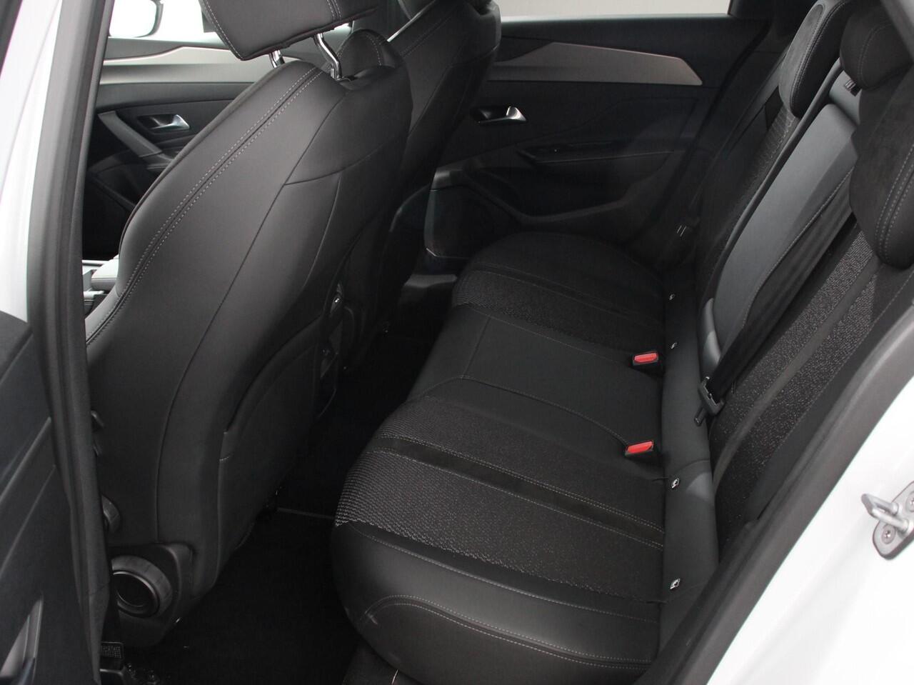 Peugeot 308 1.2 PureTech 130pk Automaat GT Climate control Adaptive cruise control Parkeersensoren Achteruitrijcamera Navigatie Voorstoelen verwarmd LED Apple Carplay/ Android Auto